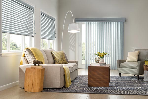 blinds-living-room-600x402